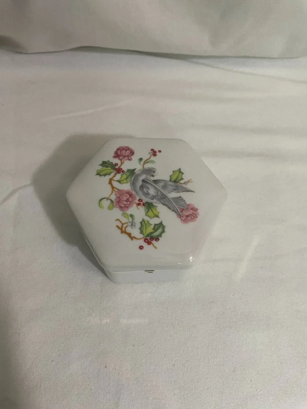 Vintage Avon 1983 Holiday Greetings Porcelain Trinket Box Dove Holly Floral 4